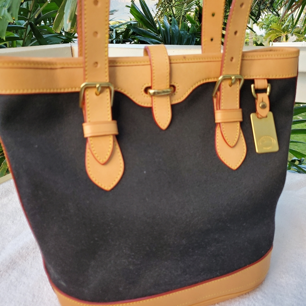 DOONEY & BOURKE BUCKET BAG
